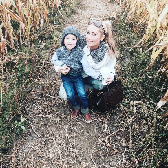 Meet your Posher, Amanda - Picture 3 of 4